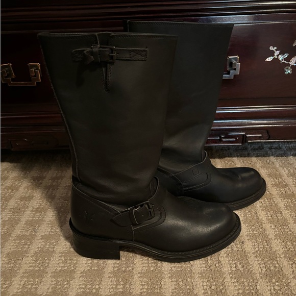 Frye classic Engineer boot size 9 - Picture 2 of 7